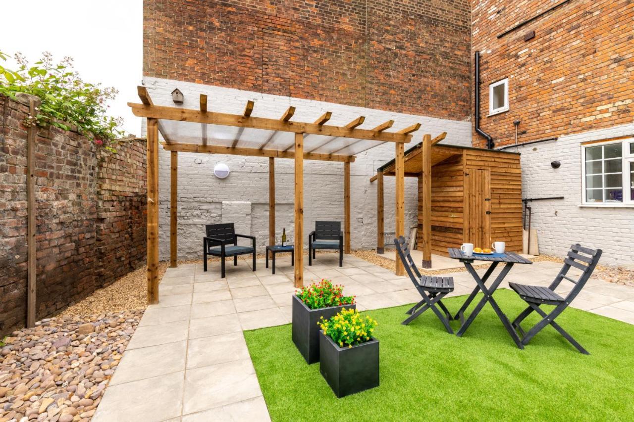 Bricksage Rooms, South Gate Hotel