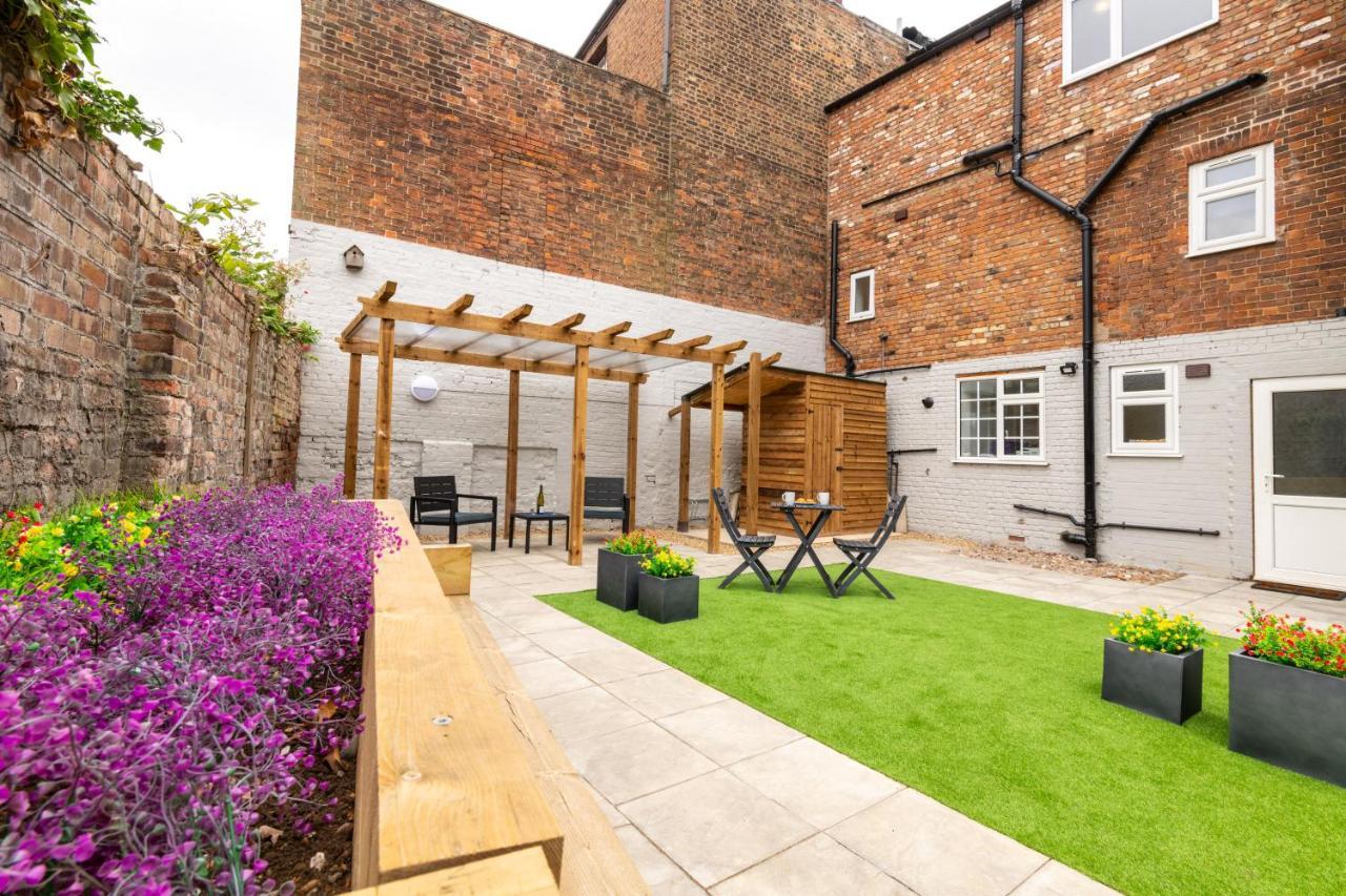 Bricksage Rooms, South Gate Hotel *