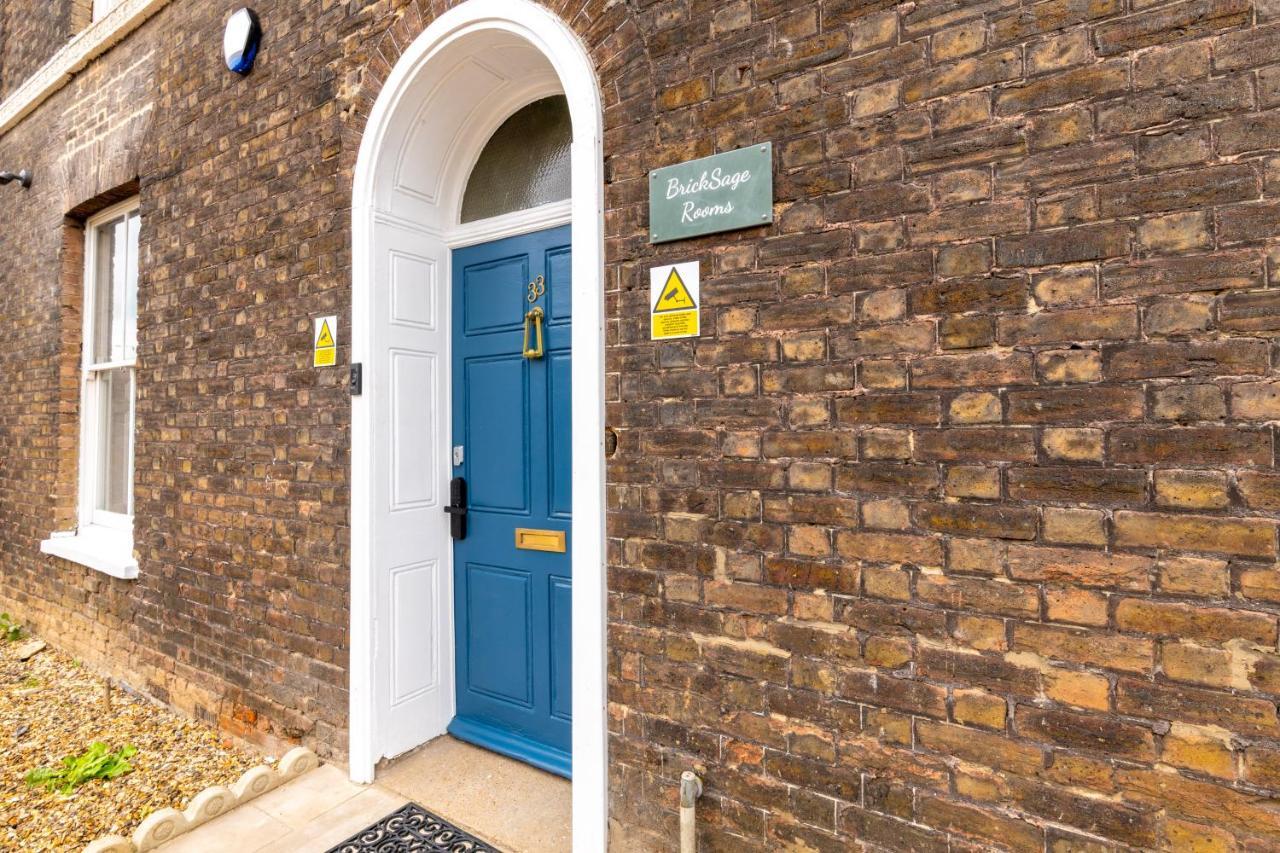 Bricksage Rooms, South Gate Hotel